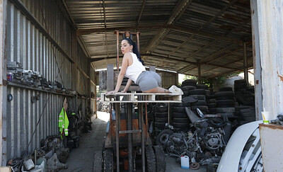Sapphire LaPiedra in Tire Surprise from
