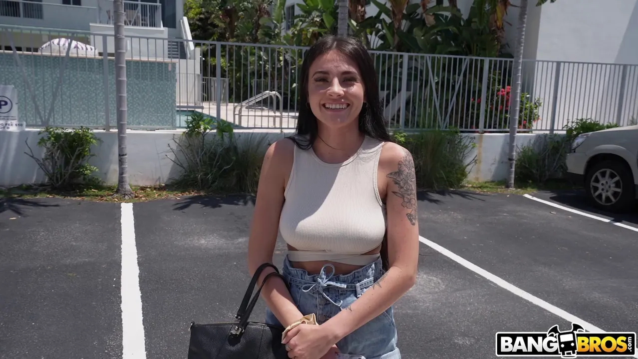 Serena Salgot in set Monster Bus