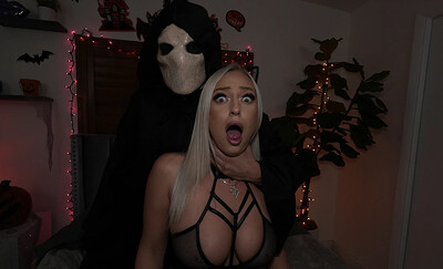 Elana Bunnz in Let's Play from