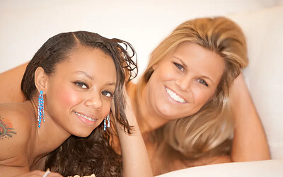 Jessica Marie and Eva Taylor in 3 Rounds, 2 Bootys and 1 Champ from