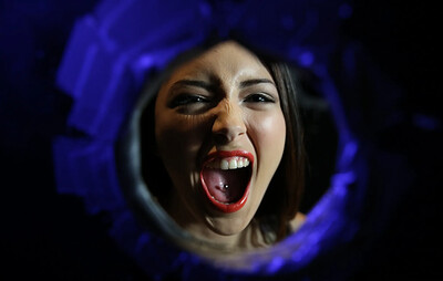 Daisy Summers in Daisy Summers Does the Glory Hole from