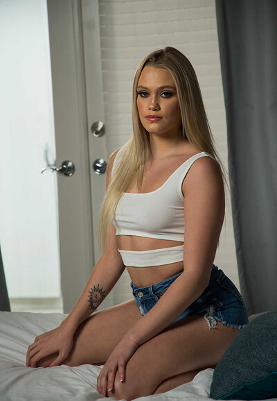 Chloe Rose in from