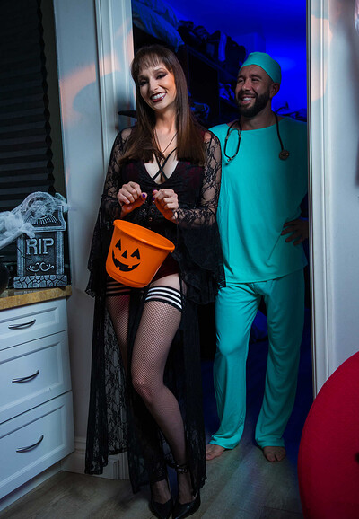 Lexi Luna in from