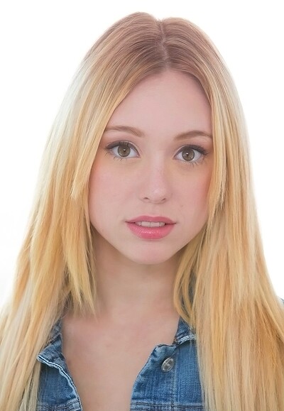 Lucy Tyler in We love tyler from