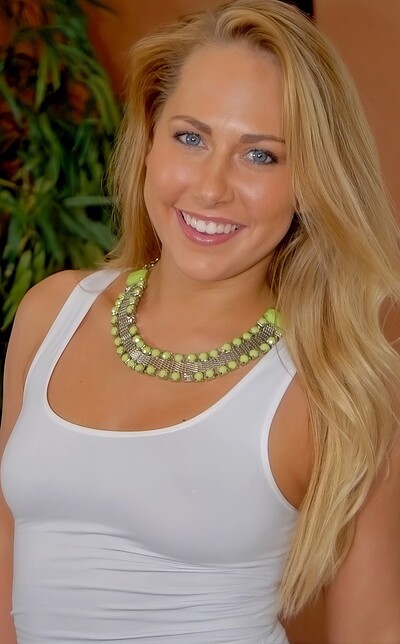 Bailey Bradshaw and Carter Cruise in So delicious from