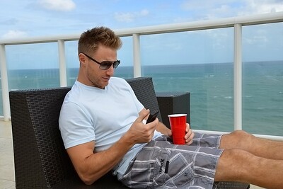 Deauxma in Vacation cooch from