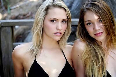 Mia Malkova and Jessi Andrews in Pussy feast from