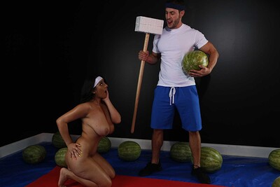 Violet Myers in Wetter Melons from