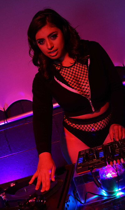 Ella Knox in Bj Dj from