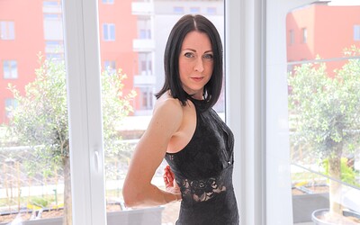 Linda Caprice in  from 