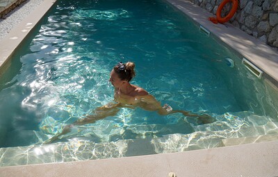 Isabella De Laa in Pool shoot from 