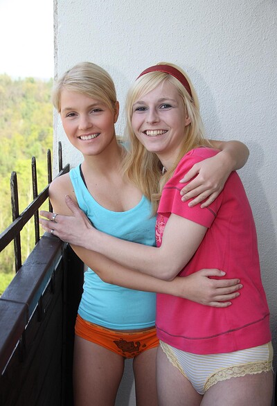 Maaike and Ellie in Yll 478 from 