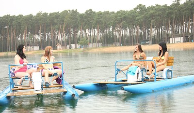 Simone K and Anouk I in Yll 490 from 