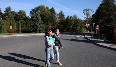 Kathy I and Leila B in Yll 499 from 