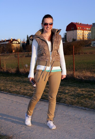 Bella E in Seventeen Special 629 from 