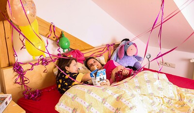 Suzi D and Anita S in Yll 610 from 