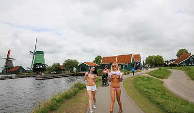 Vanda L and Naomi I in  from 