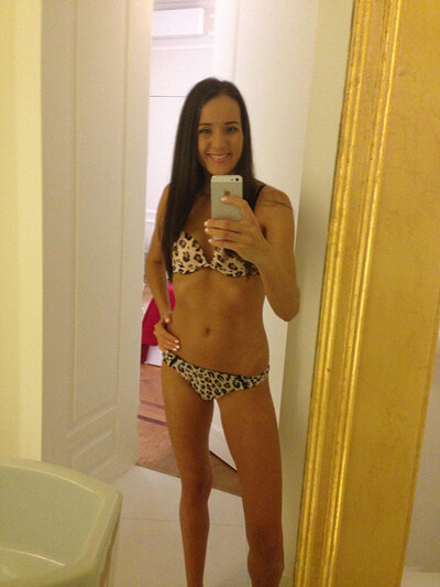Adriana's private nudes are some smokin' hot, fully-exposed shots that'll make you wanna jump into her DMs and swipe through all her naughty pics.
