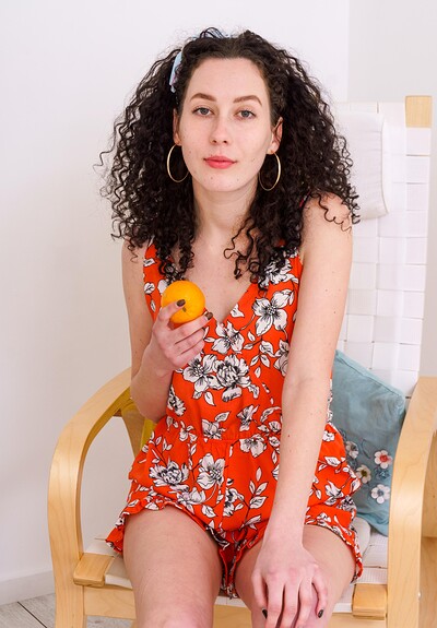 Cizly in Curly and horny from 