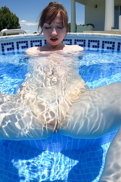 Arousins Kate Quinn Footjob in the pool