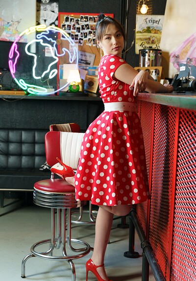 Sara Bork in Let me show you something from 