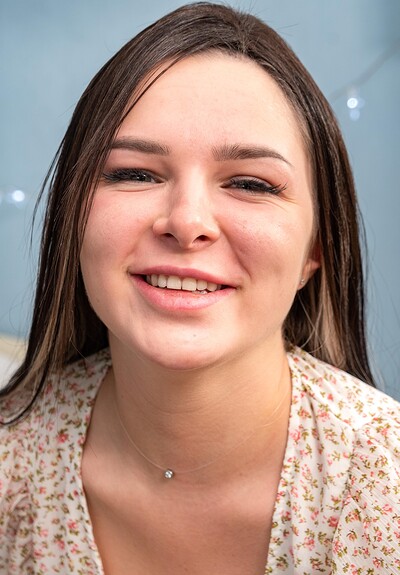 Kennia Lex and Thea Lun in Nerdy Thea sees Kennia's pussy for the first time from 
