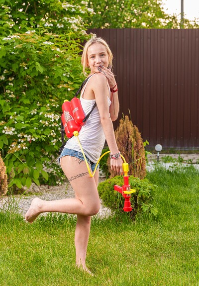 Tea Mint in Squirt gun and pussy fun from 