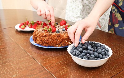 Janyk Brones and Jane White in Cake decorating day from 