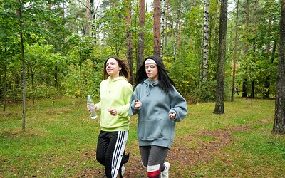 Violet Clarke and Rihanna Black in World run day from 