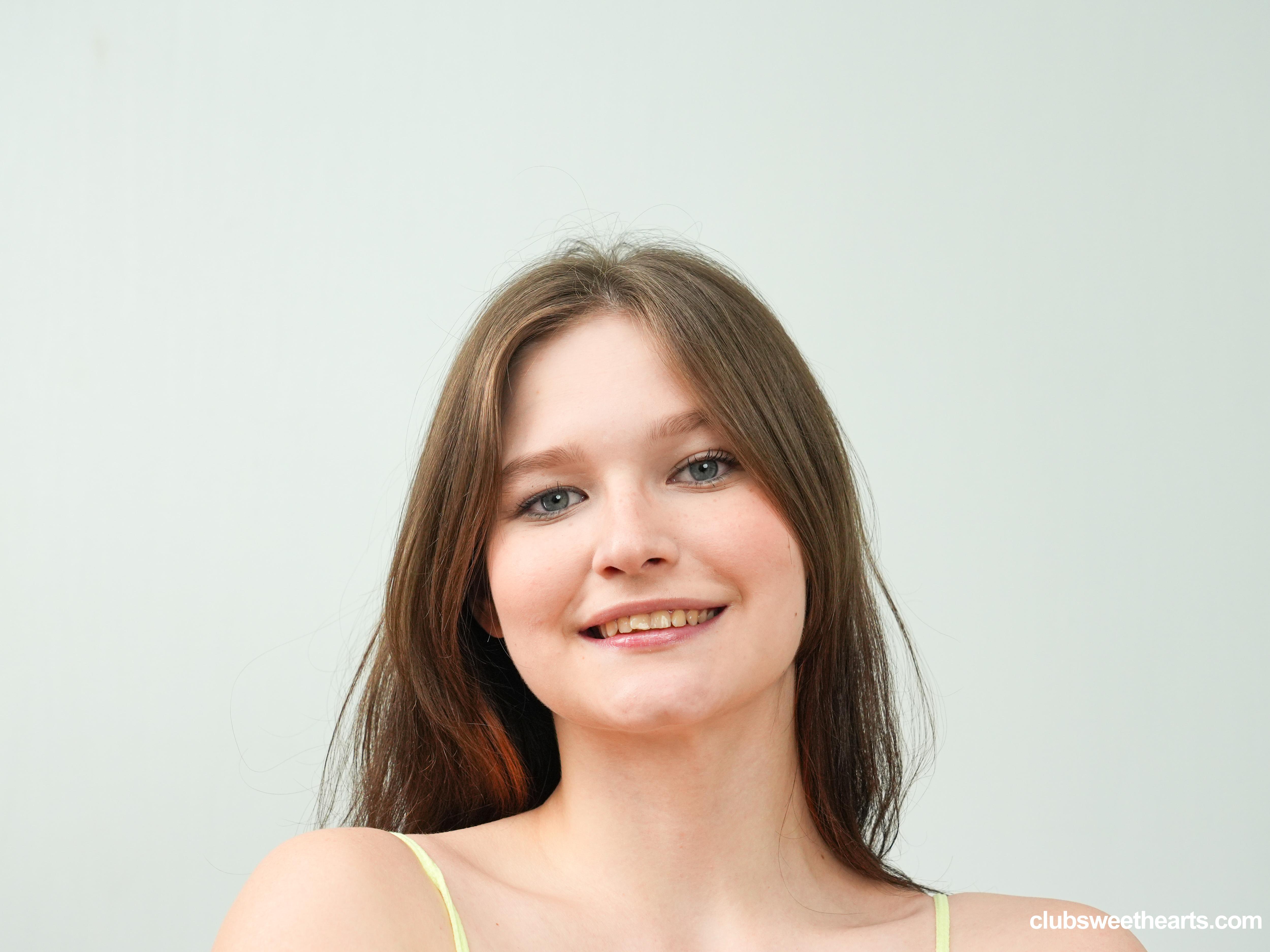 Janyk Brones in set Cutie pie Janyk Brones rubbing on the sofa