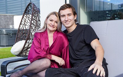 Dominika Curv and Egi Hunt in from