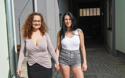 Leona and Sarah Simons in  from 