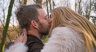 Joy Latoya and Roy Toyboy in Stiekem avontuurtje in het bos from