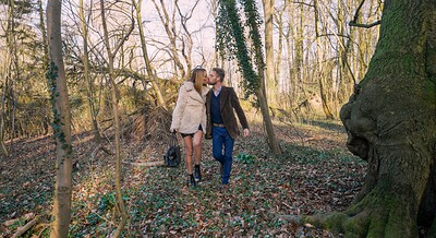 Joy Latoya and Roy Toyboy in Stiekem avontuurtje in het bos from