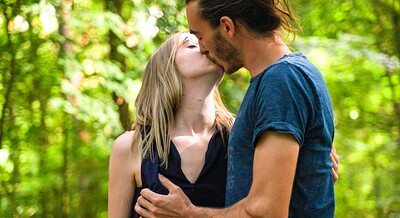 Trixie Fox and Brad Fox in Stout hoor, een wip in het bos! from 