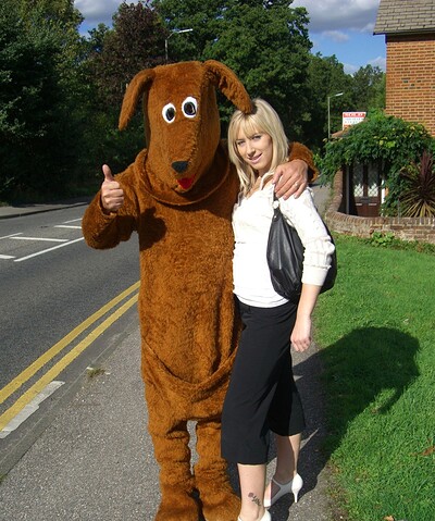 Karlie Simon in The big Kangaroo trick from 