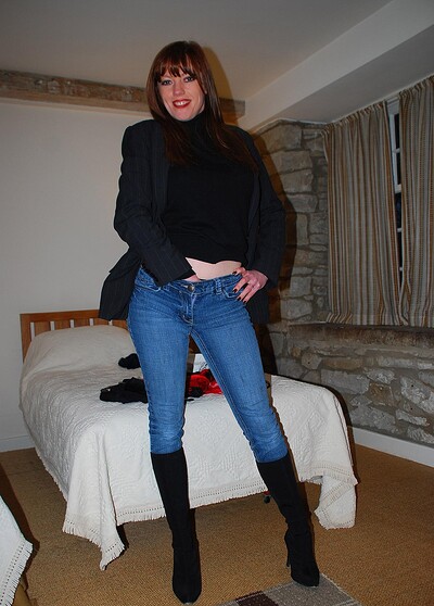 Holly Kiss in Approach with secret camcorder from 