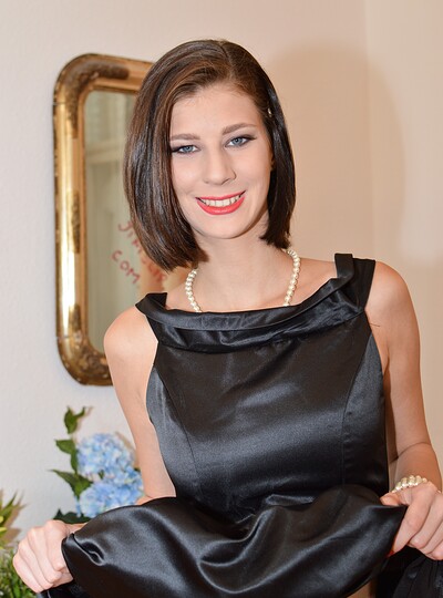 Mimi Lion in Seamed Stockings & Heels from