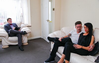 Luke Hotrod and Jessica Jenkins in Broker has no idea from 