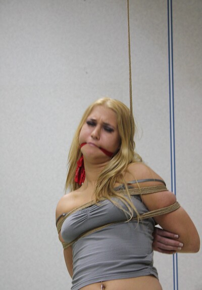 Linda Ray in Honey its better to stand still from 