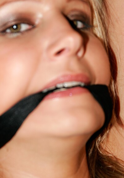 Samantha Jolie in Hot babe tied to ladder cleavegagged vibed from 
