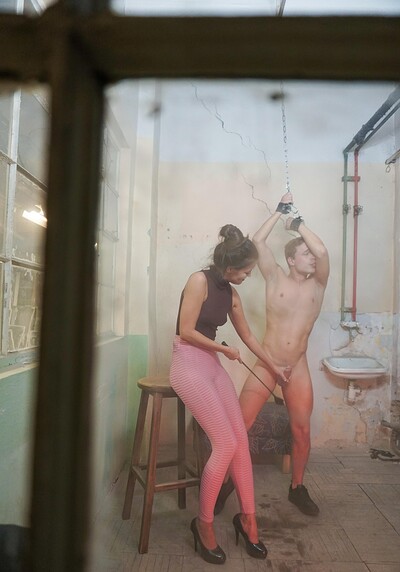 Cindy Shine in Sarah Simons is dominating her male sub from 