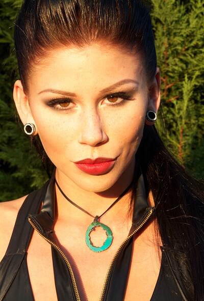 Brooklyn Lee and Sandra Romain in Voracious 1 ep3 - Fuckin' White American Trash from 