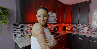 Charles Dera and Jennifer White in Moms My Biggest Fan - S5:E9 from