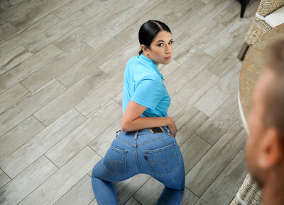 Alex Coal and Ryan Mclane in Walking In On My Boss - S39:E18 from 