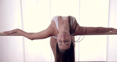Mea Melone in Flexible Form - S1:E9 from 