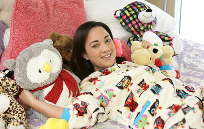 Amara Romani and Brick Danger in Stuffed - S15:E6 from