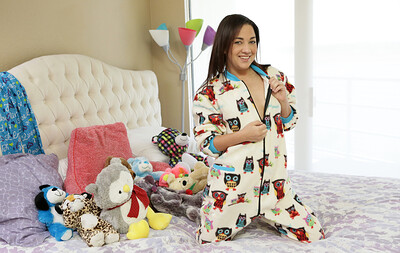 Amara Romani and Brick Danger in Stuffed - S15:E6 from