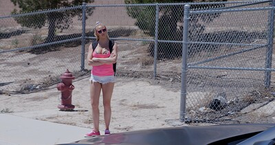 Marcus London and Paisley Porter in While Mothers Away - S14:E3 from