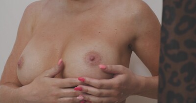Marcus London and Paisley Porter in While Mothers Away - S14:E3 from
